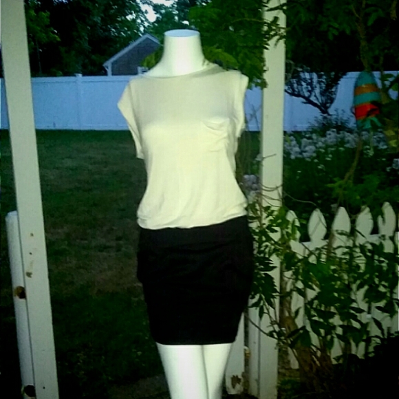 Button back tee dress - Picture 3 of 9